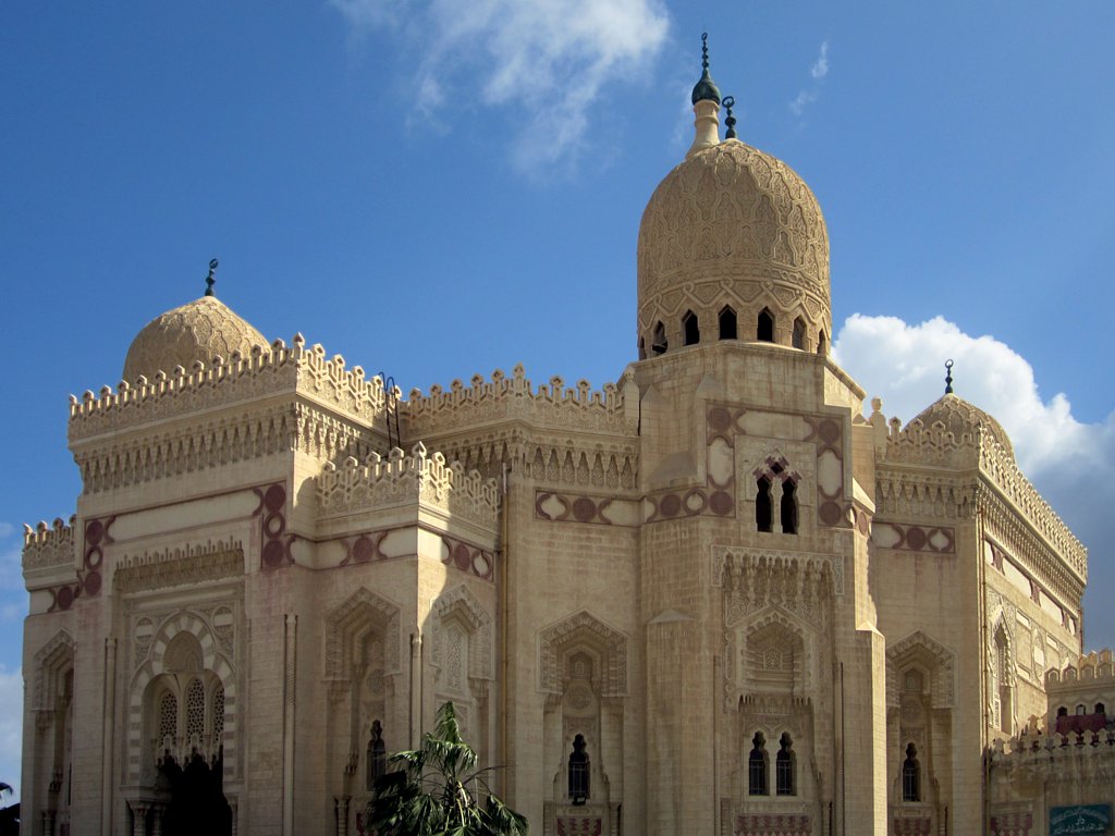 The outside of the Abu al-Abbas al-Mursi Mosque