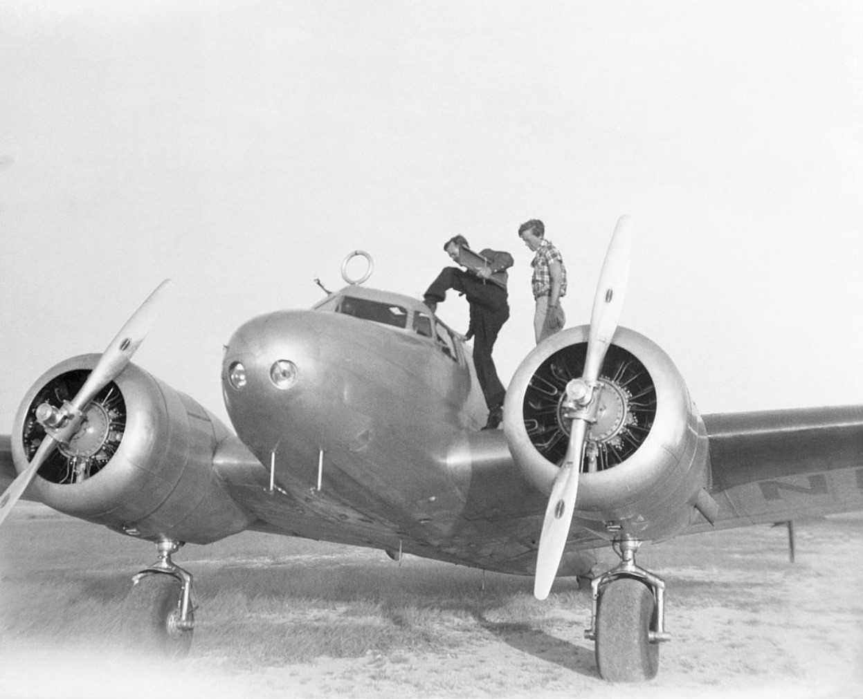Captain Fred Noonan and pilot Amelia Earhart enter their Lockheed Electra 10E in San Juan, Puerto Rico