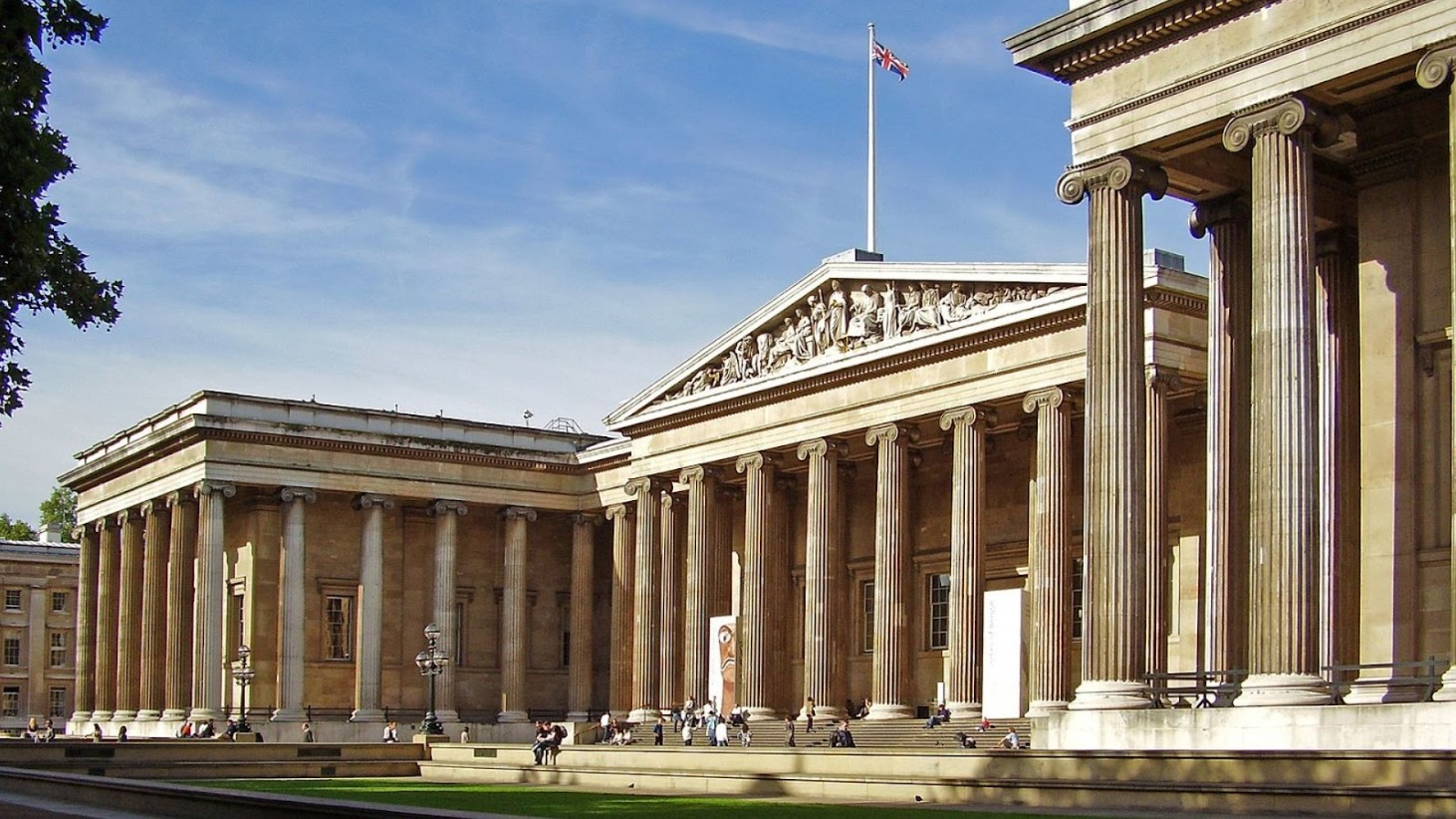 Photo of the facade of the British Museum, a large building with rows of tall columns