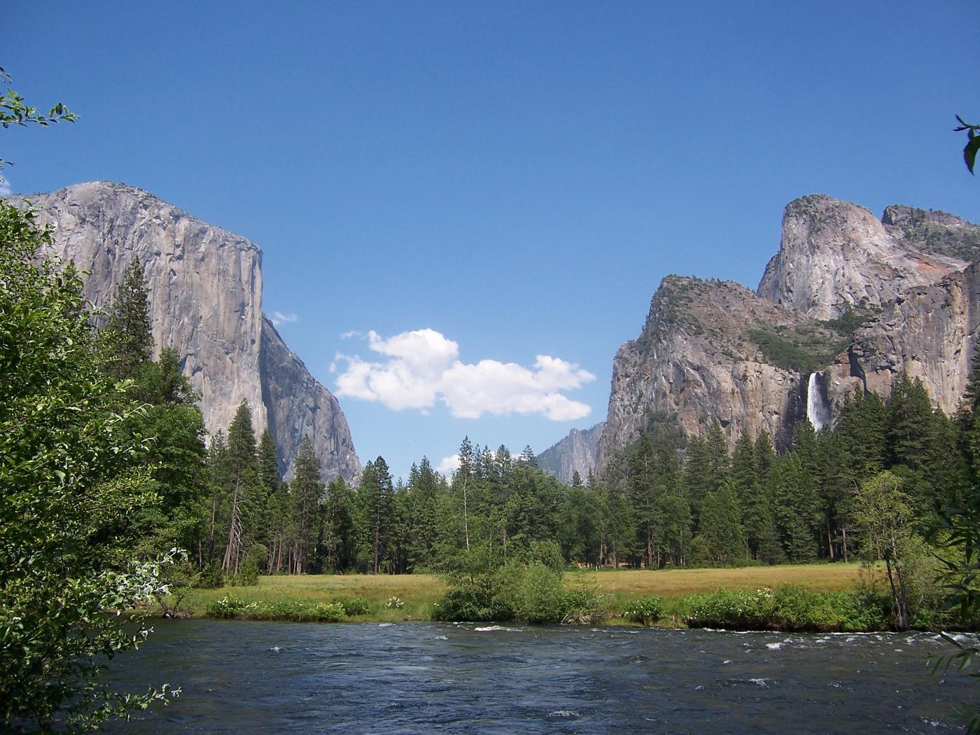 Photograph a river and large mountains of Yosemite National Park