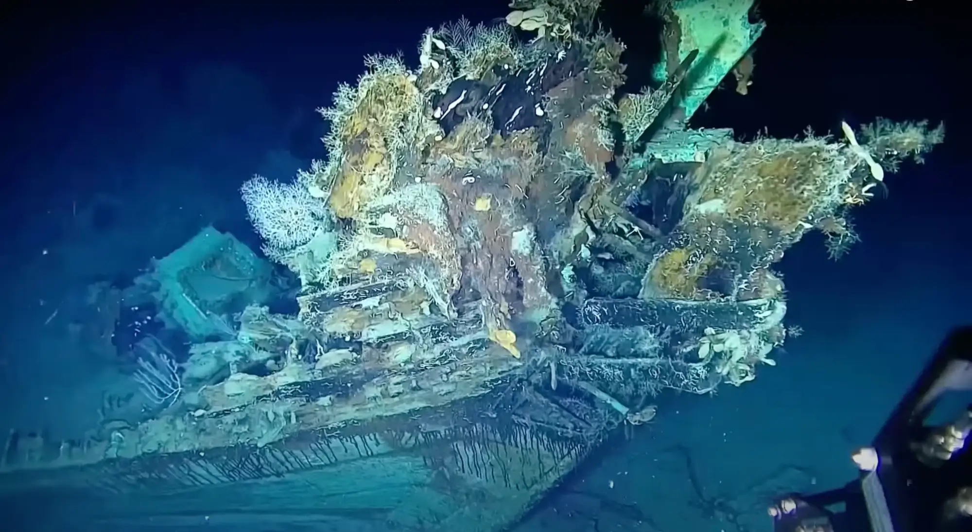 An underwater image of the remains of a shipwreck from 1708