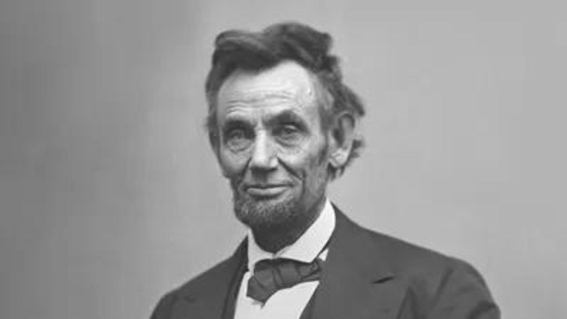Black and white photograph of president Abraham Lincoln