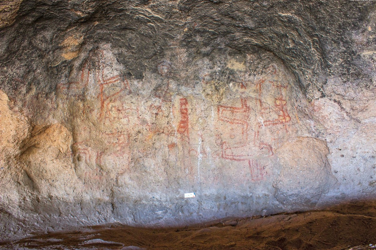Image of one portion of the drawings inside the cave of Cueva Huenal