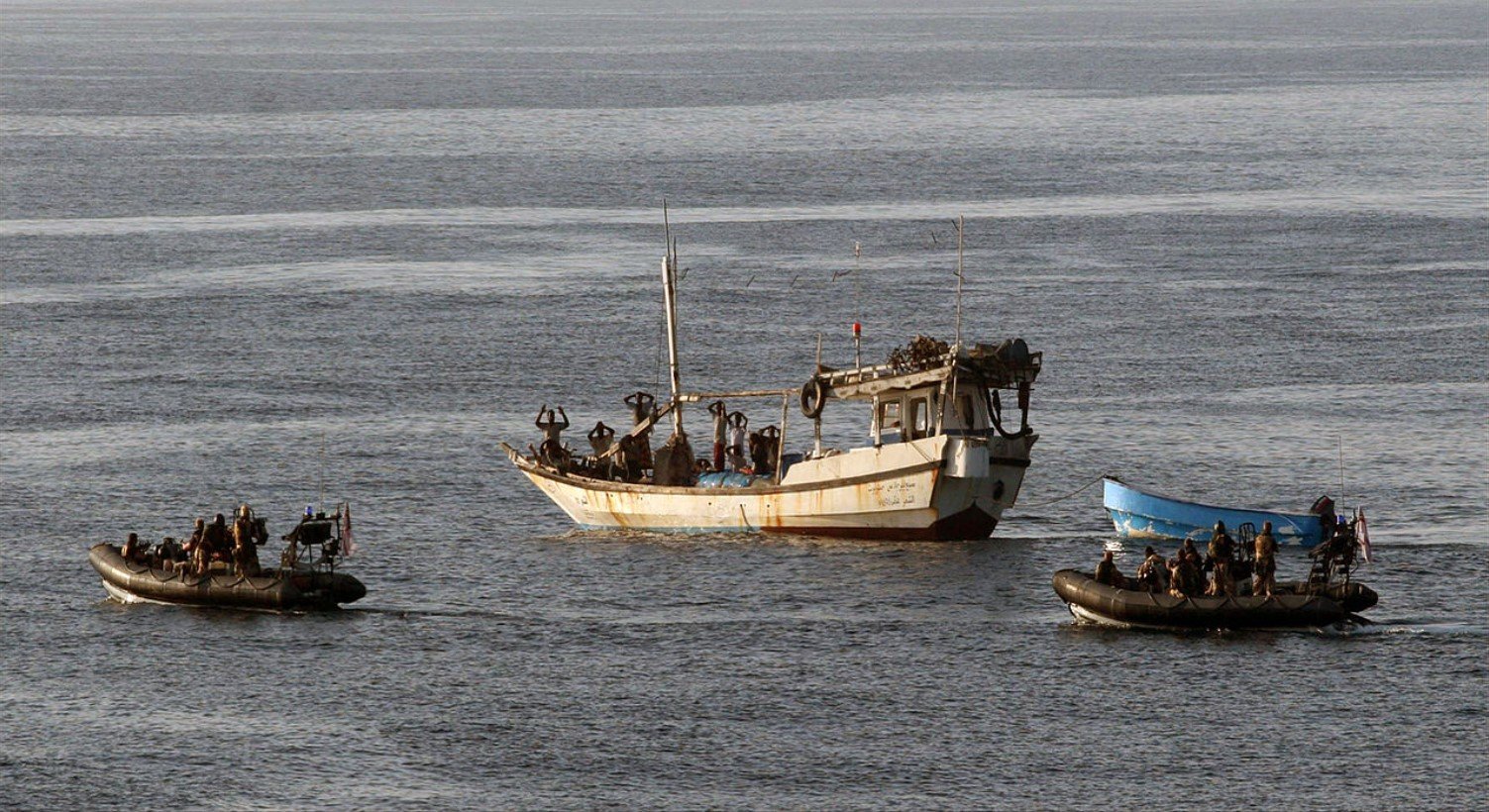 An image that shows a pirate ship being captured by the British Armed Forces
