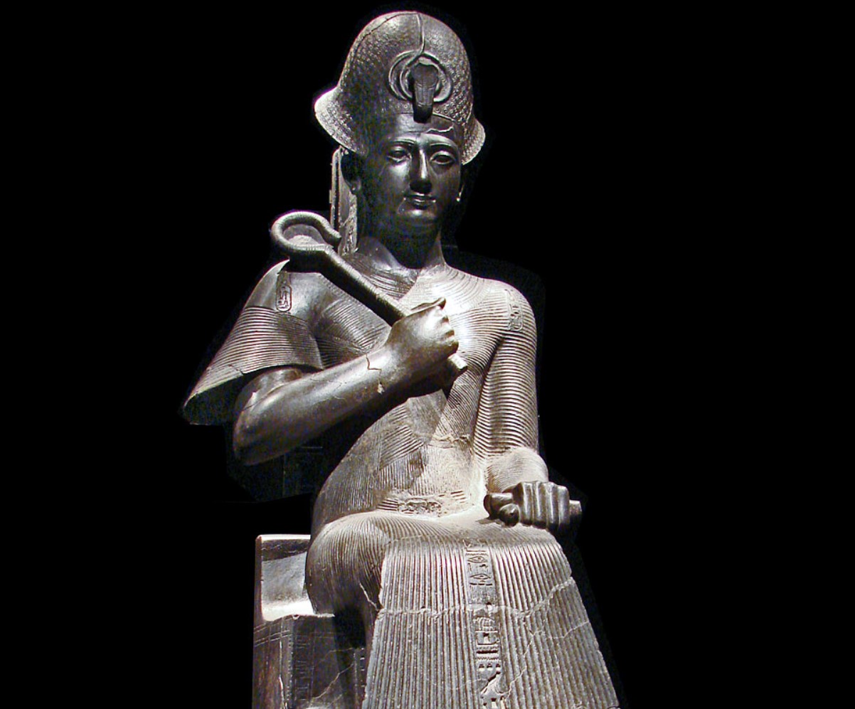 Statue of Ramses II, which depicts the pharaoh seated wearing his crown