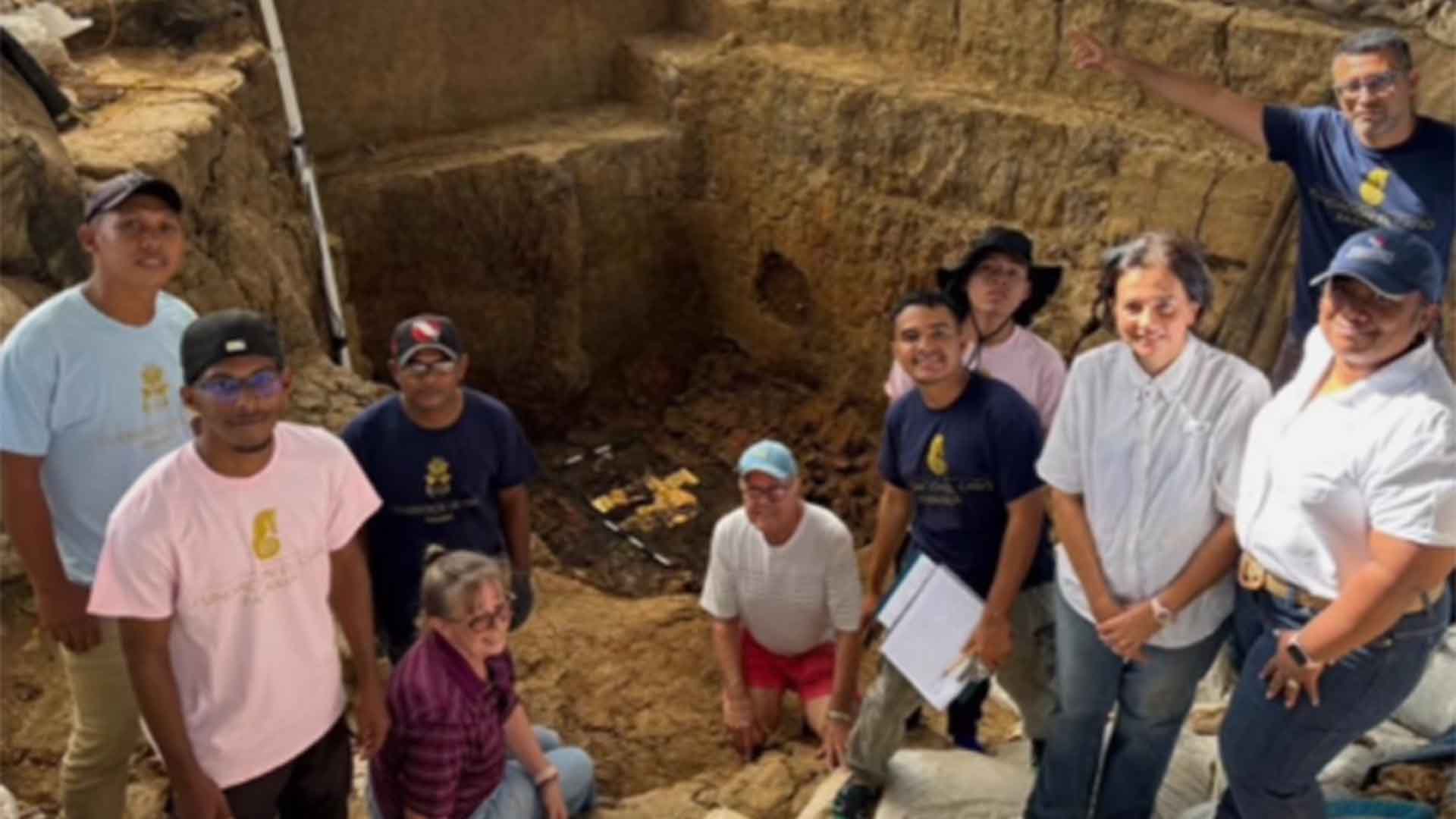 El Caño Archaeological Park tomb archeological team