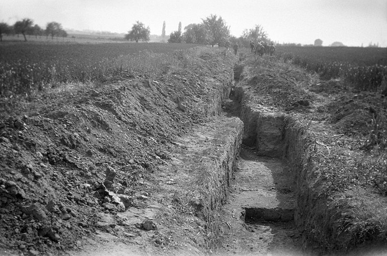 Archaeological excavations in Heddernheim, Frankfurt, probably excavations of the Roman town Nida, 1927