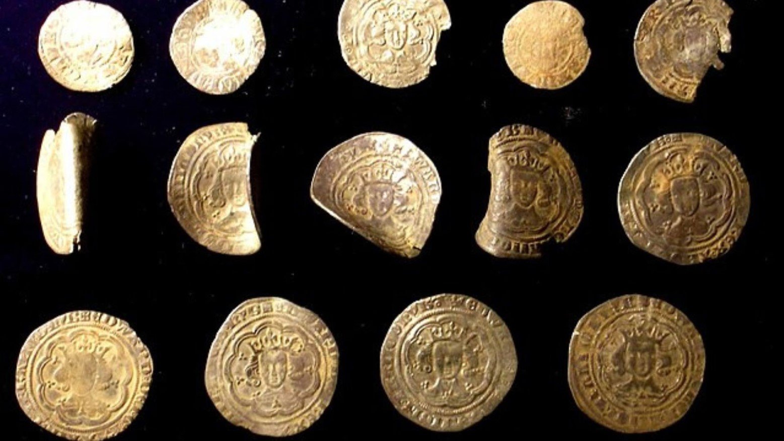 Some examples of some Medieval coins, however, these were not the ones found in Norway. There are fourteen coins here and most have been perfectly preserved but some have been bent a bit. They all have prints and symbols on them.