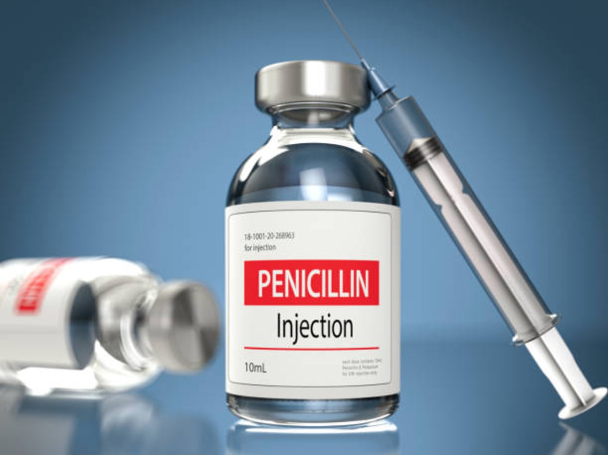 Photograph of two vials of penicillin and a syringe