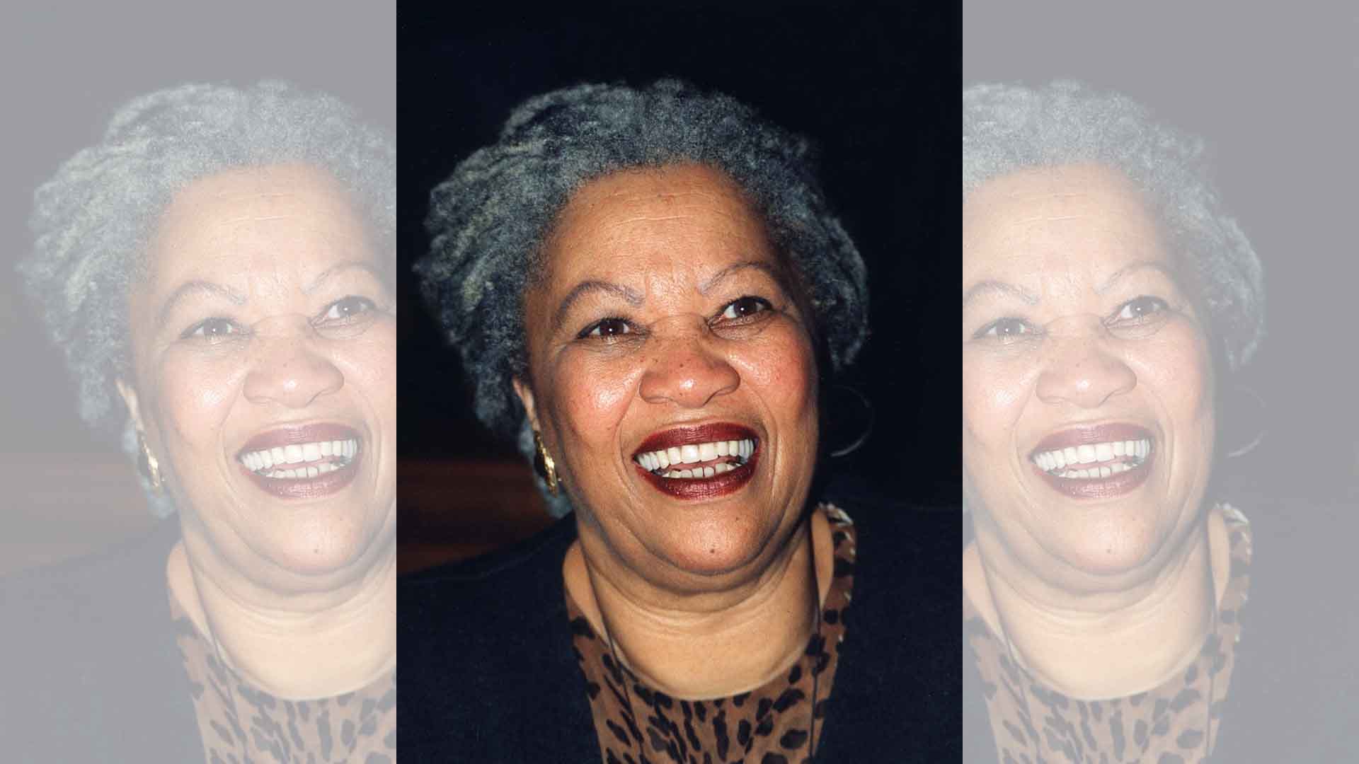 Toni Morrison in 1998 smiling