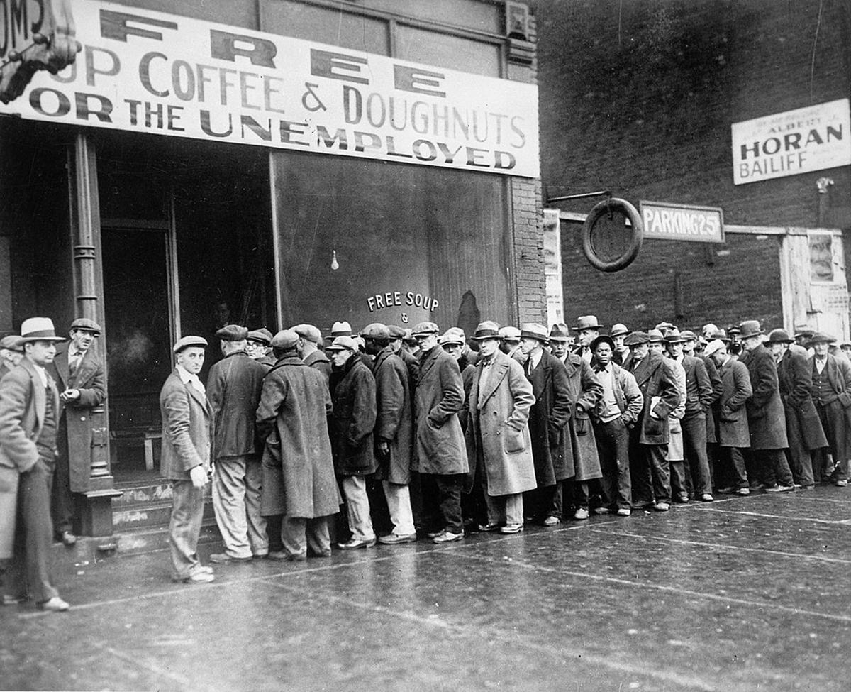 Unemployed men lined up outside a soup kitchen in Chicago 1931