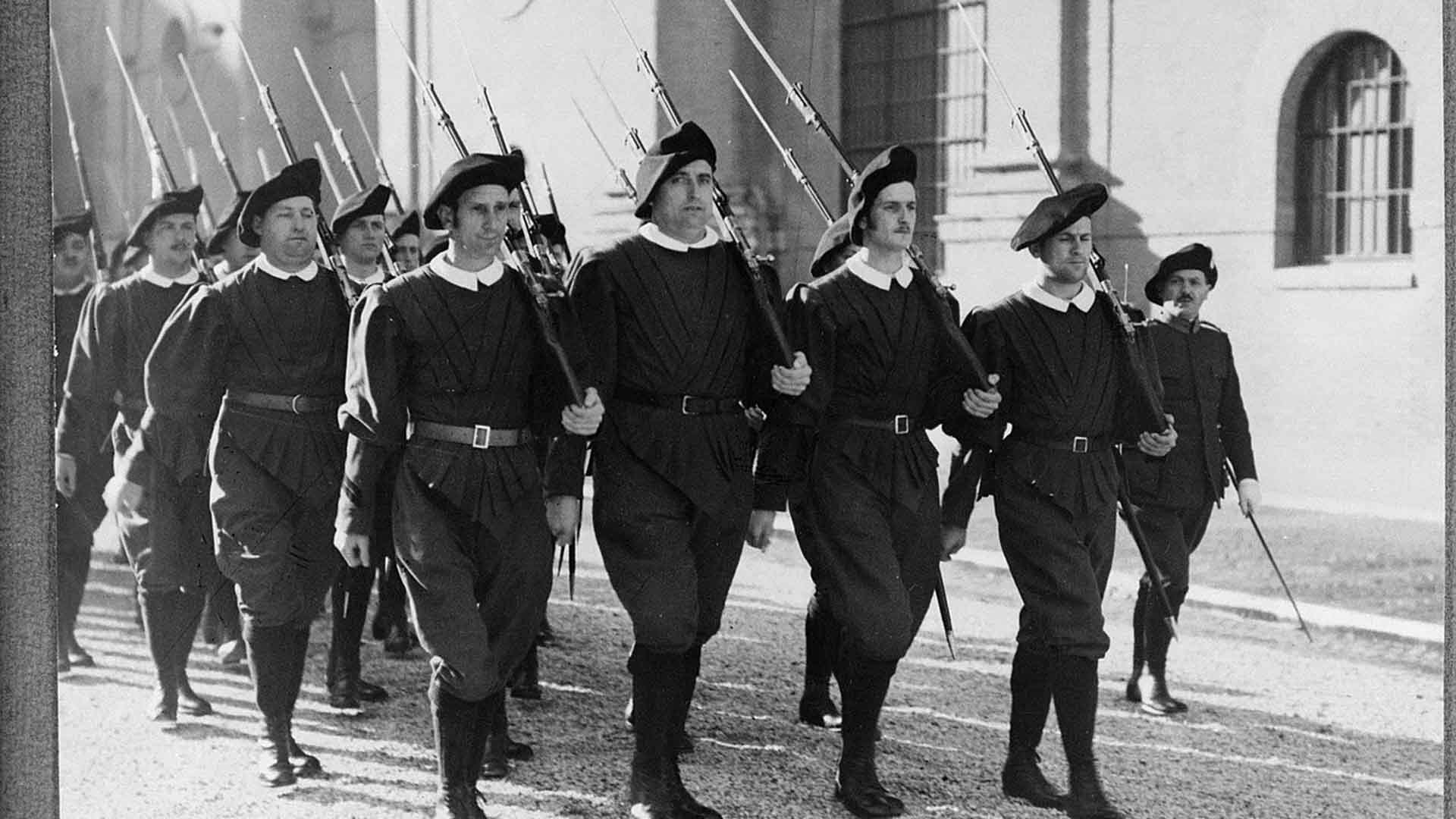 Marching in exercise uniform with Gewehr 98 rifles (1938)