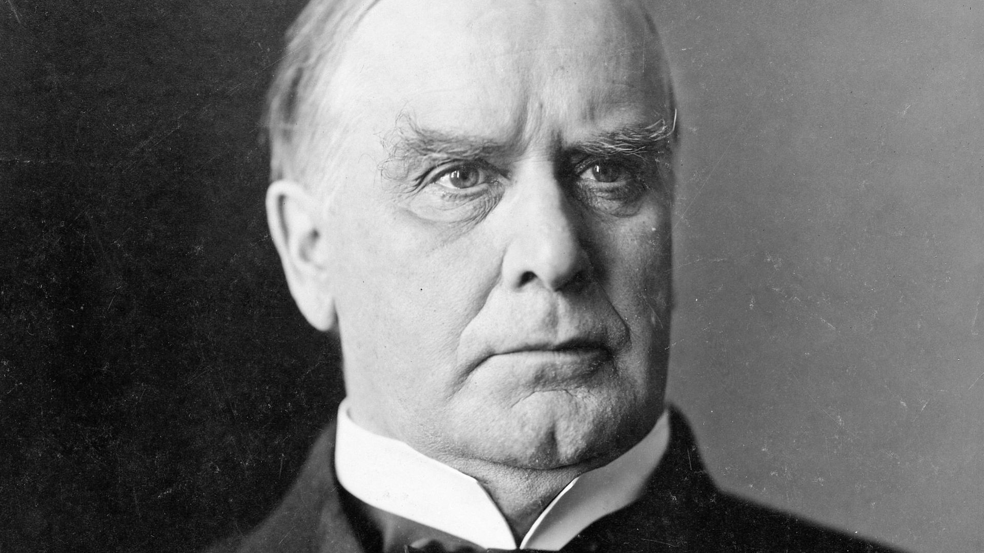A black and white photo of William McKinley in 1900.