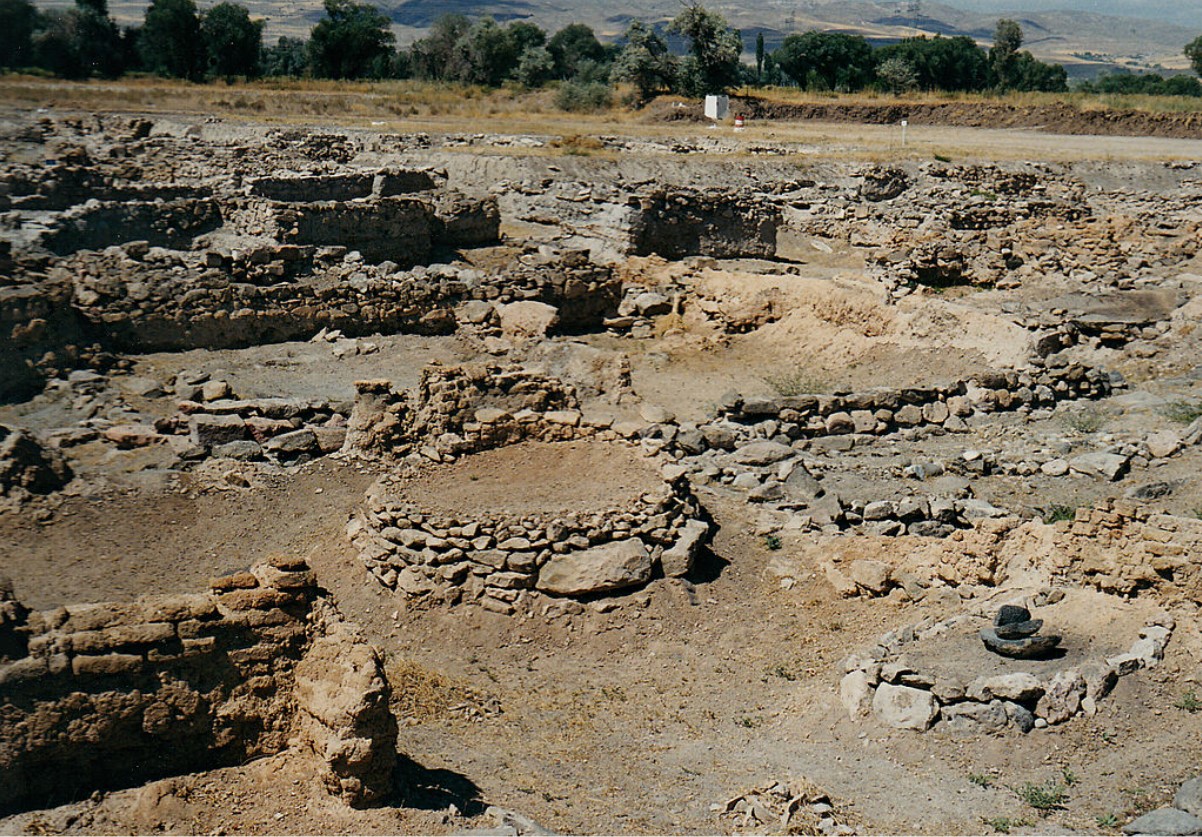 An image that depicts an ancient Assyrian trading town
