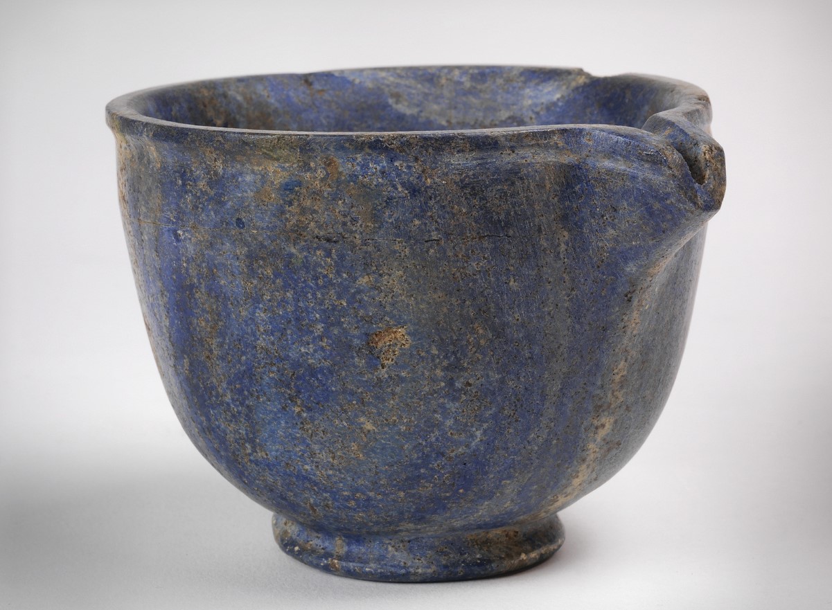 A small lapis lazuli vessel discovered in Ur