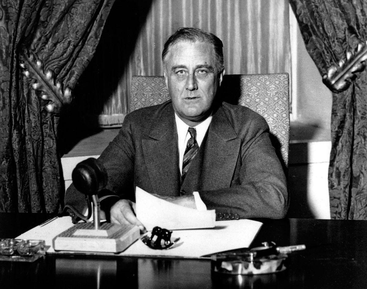 Black and white photograph of American President Franklin D. Roosevelt