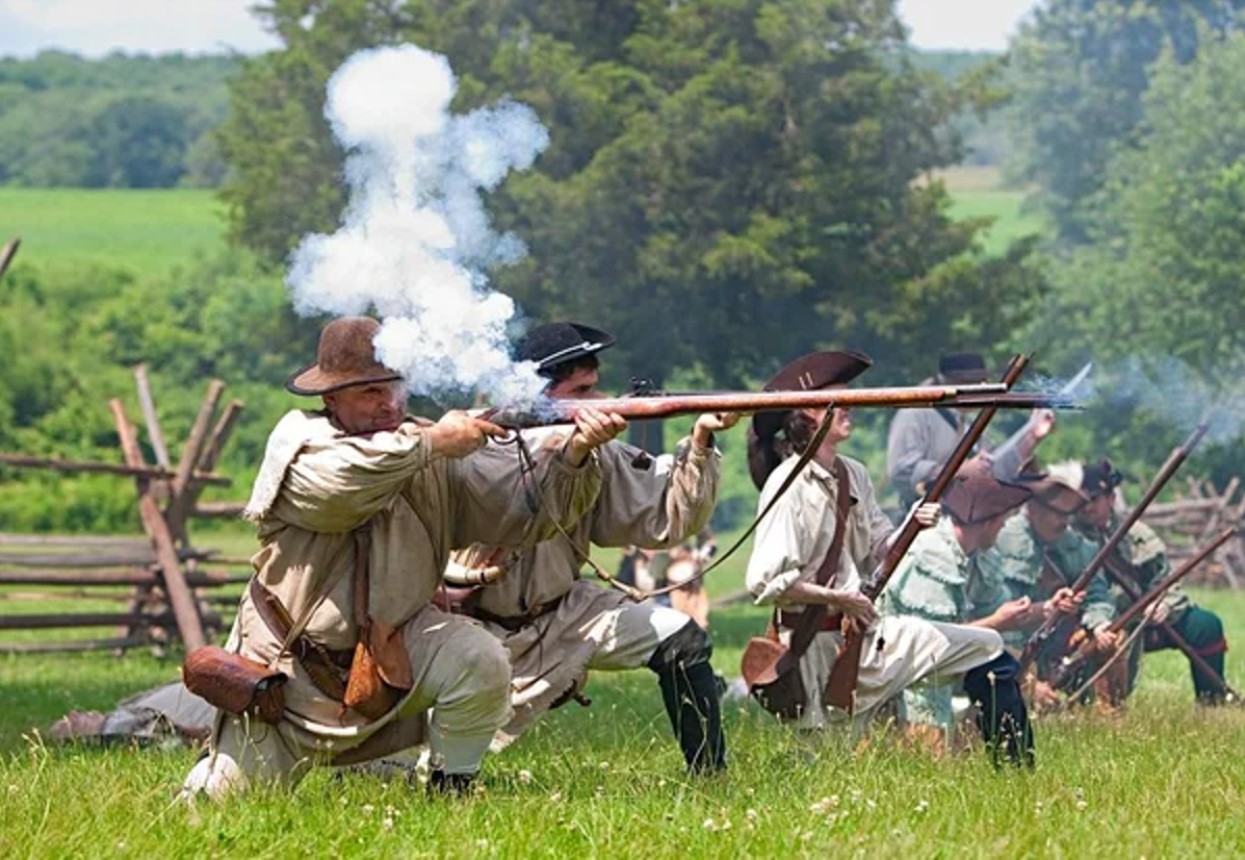 Reenactment of colonists fighting in the Revolutionary War