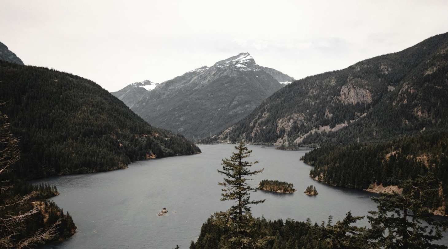 The North Cascades in Washington seen in the daytime.