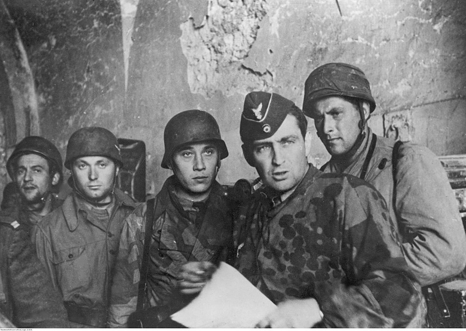 German paratroopers from the 3rd FJR "Green Devils" taking part in the battles for Monte Cassino, March 1944