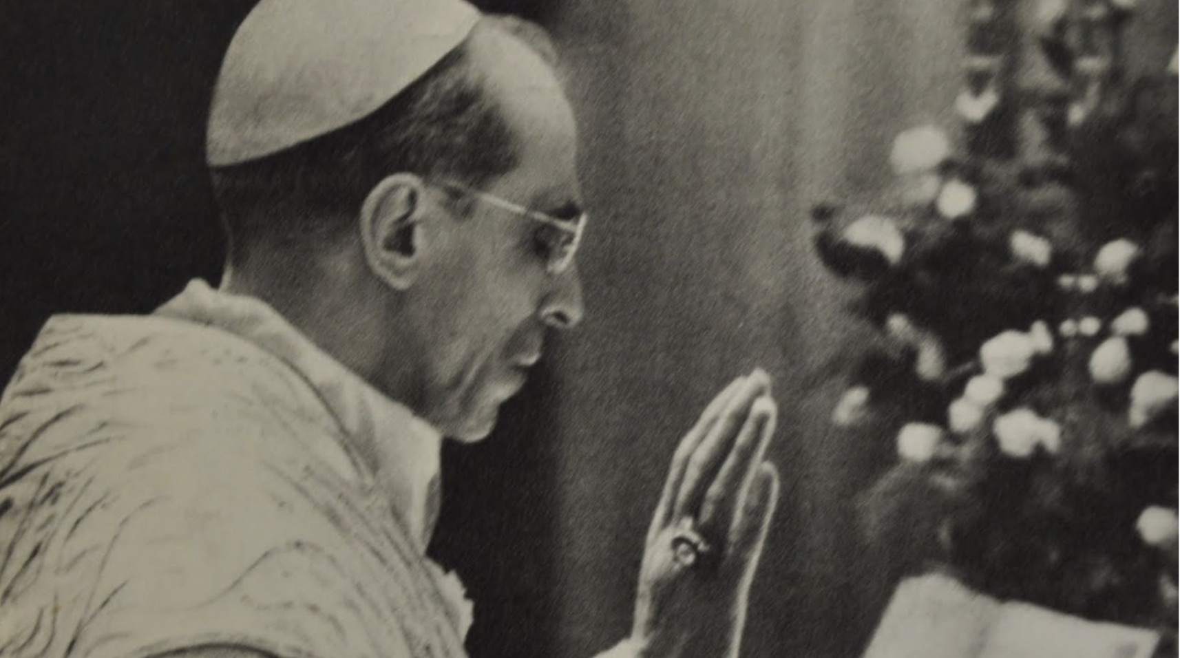 Pope Pius XII during mass.
