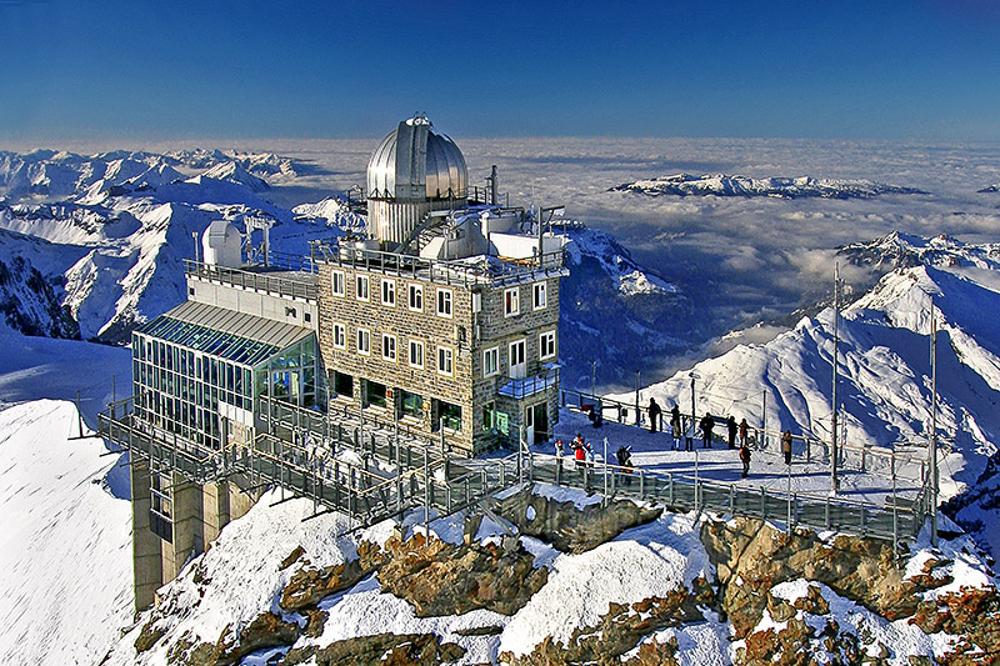 A photograph of a large observatory in the mountains