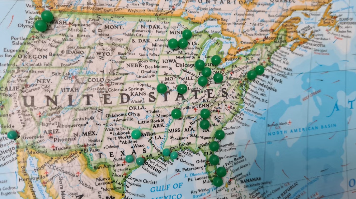map of USA with green drawing pins