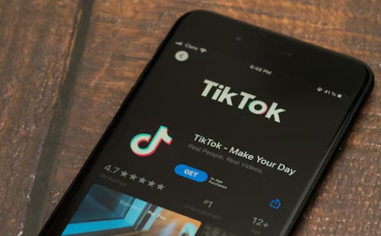 Smartphone showing the download of TikTok app