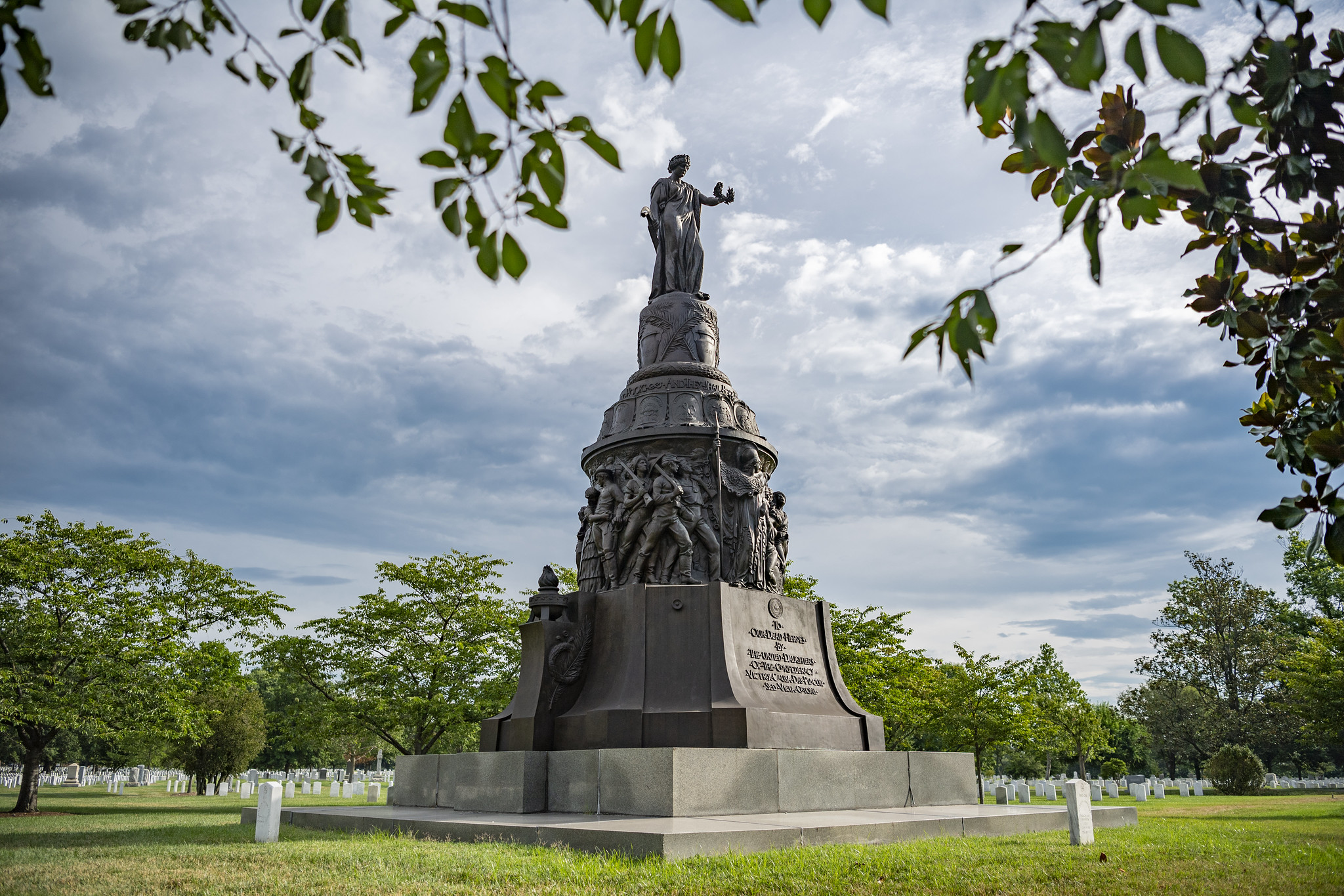 A bronze memorial of a Confederate solider