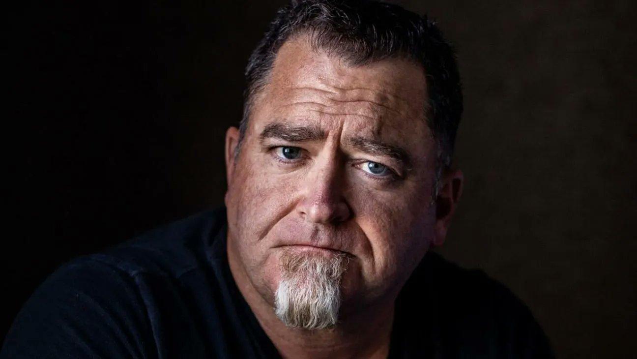 A photograph of Luis Elizondo