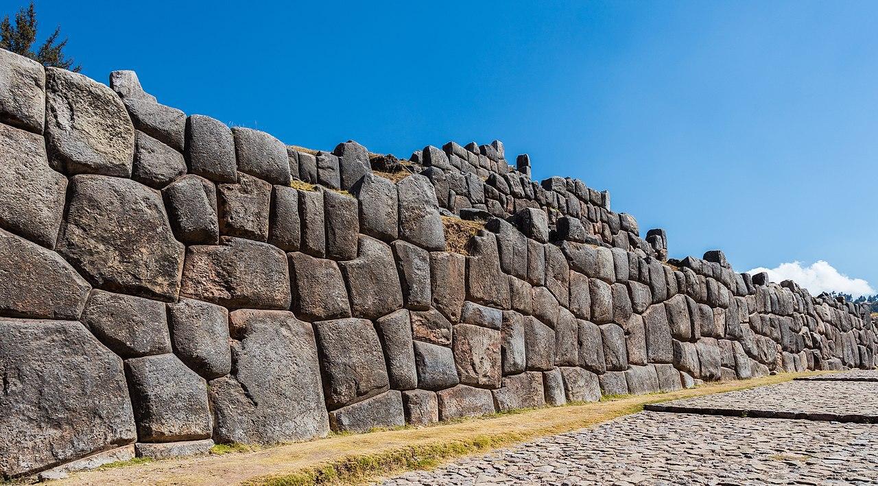 A photograph of a long portion of a wall at Sacsayhuaman
