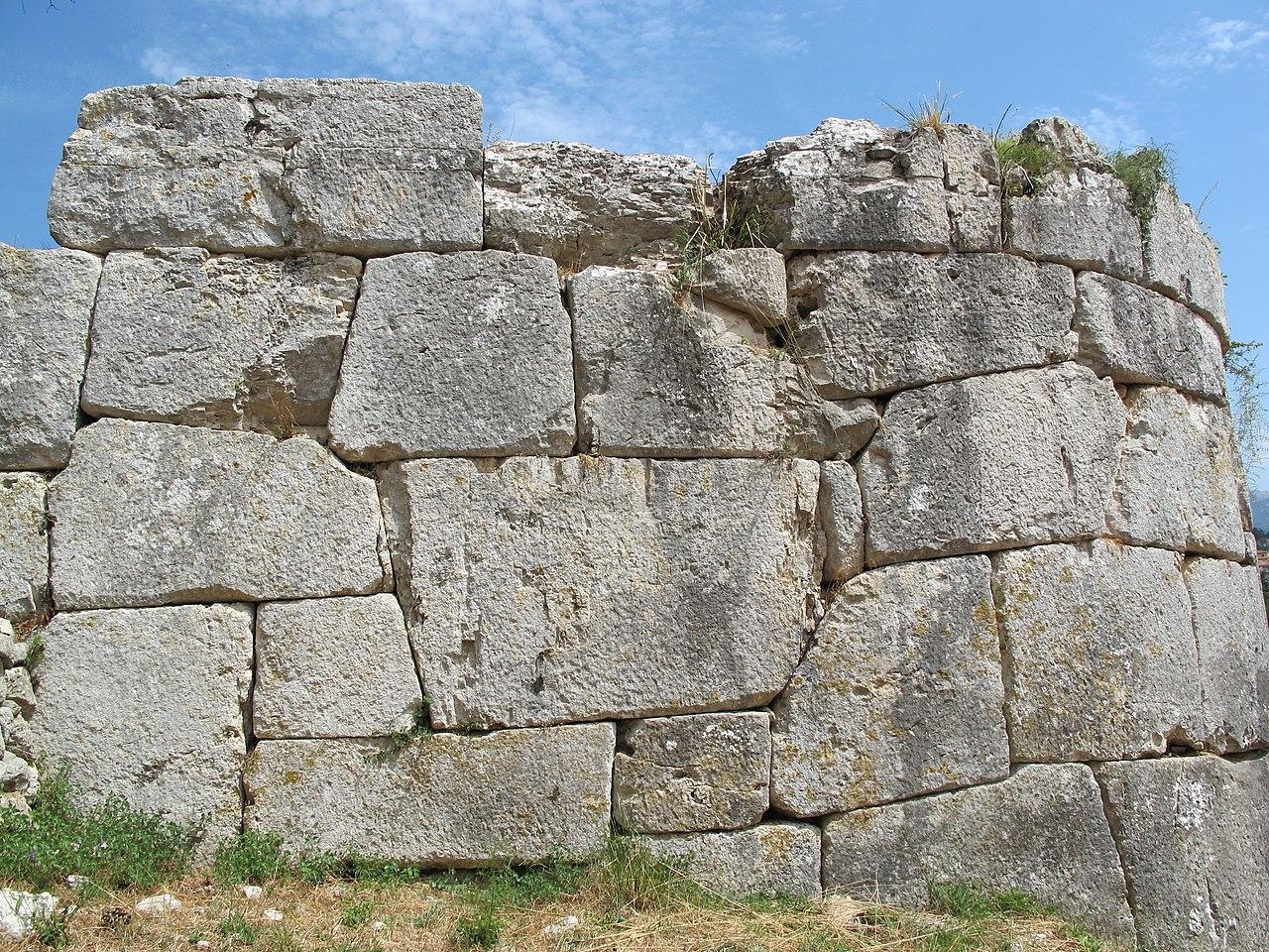 A photograph of polygonal walls found in Greece