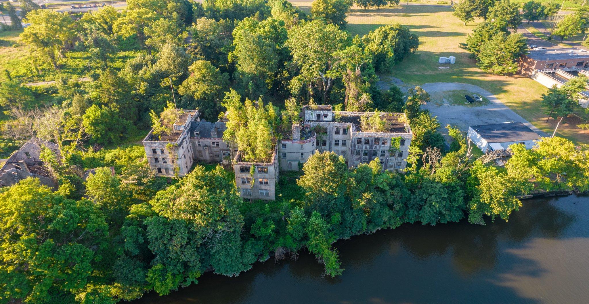 The McNeal Mansion: An Abandoned 10,000-Square-Foot 1800s Home Nature ...