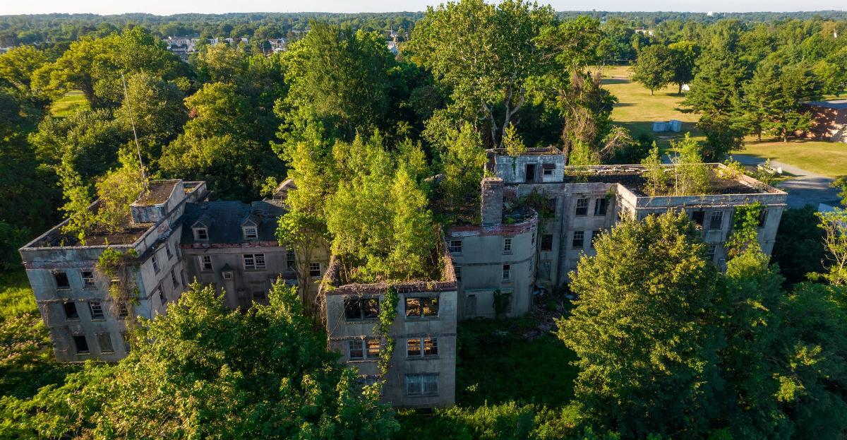 A photograph of the McNeal Mansion