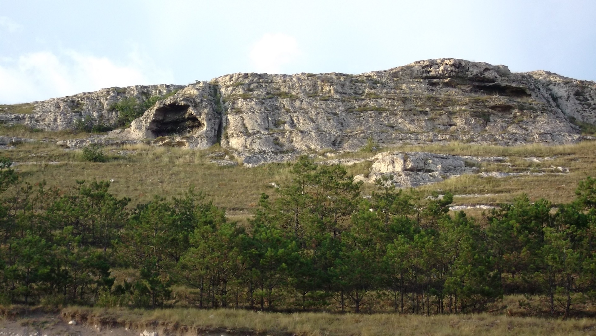 A wide shot of Cloggs Cave