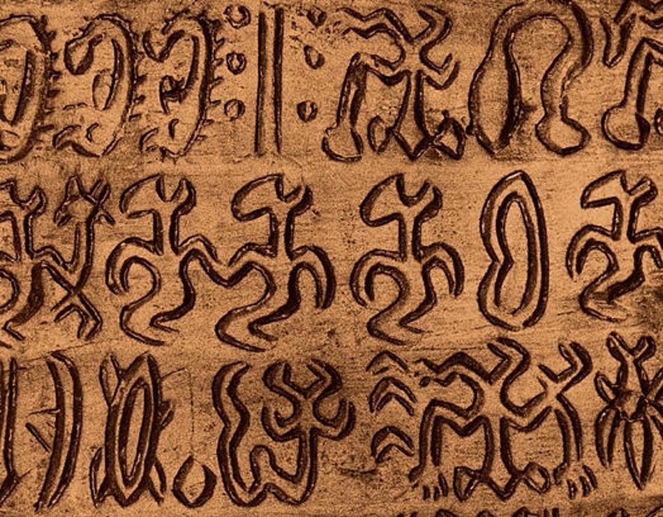 A photograph of a fragment of the rongorongo script from Rapa Nui