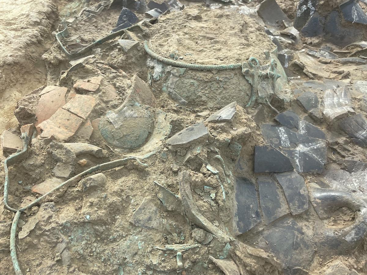 A photograph of pottery shared found at the Corinaldo Necropolis
