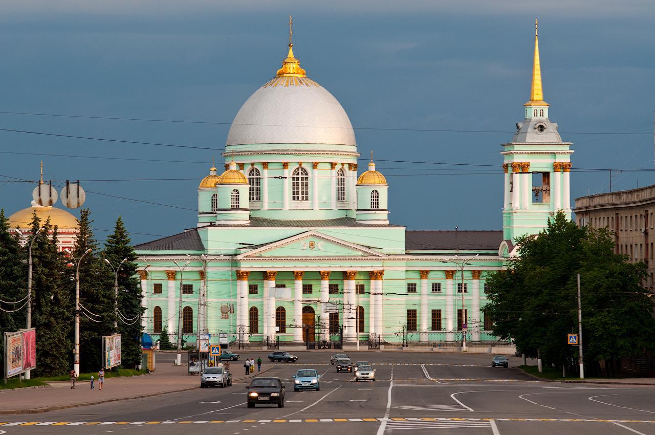 A photograph of a cathedral in Kursk